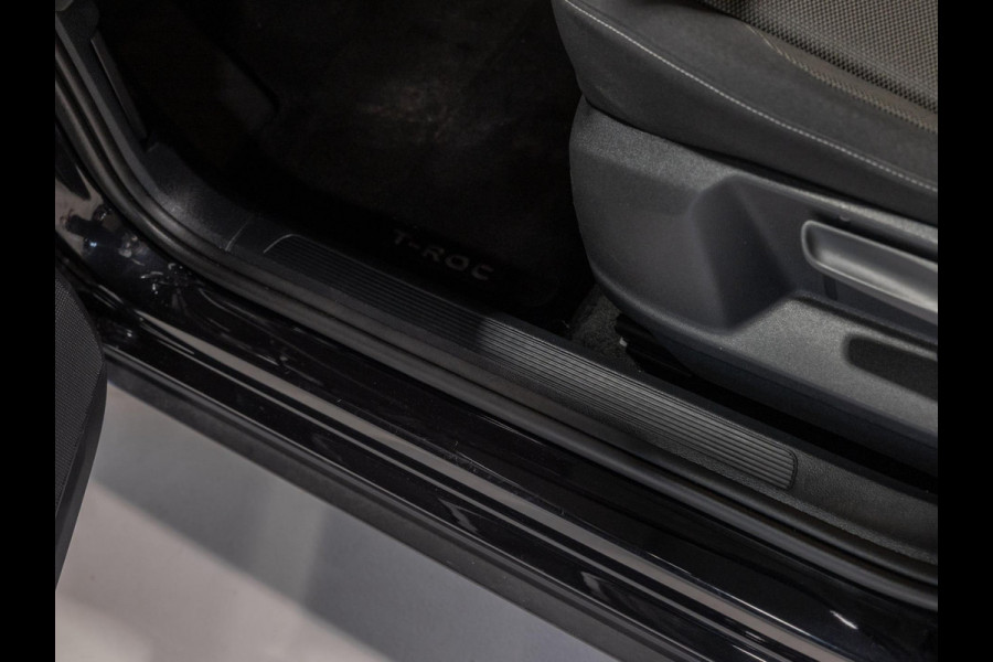 Volkswagen T-Roc 1.0 TSI Style Business / 110pk / Achteruitrij camera / Virtual cockpit /