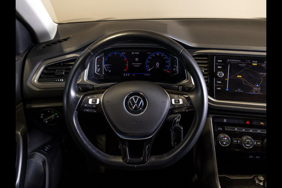 Volkswagen T-Roc 1.0 TSI Style Business / 110pk / Achteruitrij camera / Virtual cockpit /