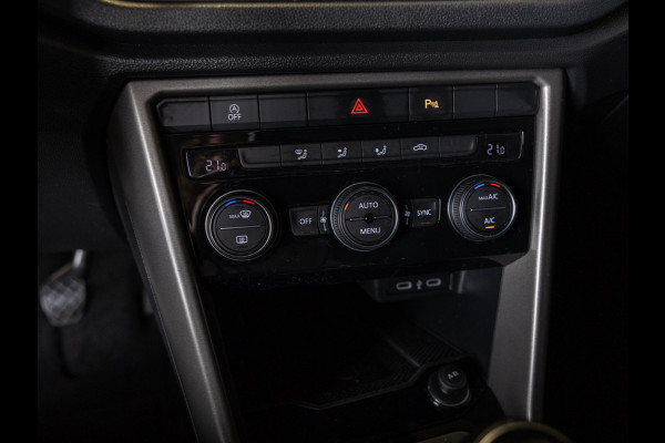 Volkswagen T-Roc 1.0 TSI Style Business / 110pk / Achteruitrij camera / Virtual cockpit /