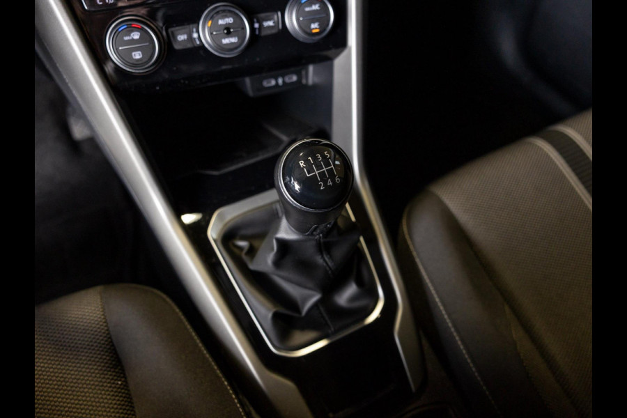 Volkswagen T-Roc 1.0 TSI Style Business / 110pk / Achteruitrij camera / Virtual cockpit /