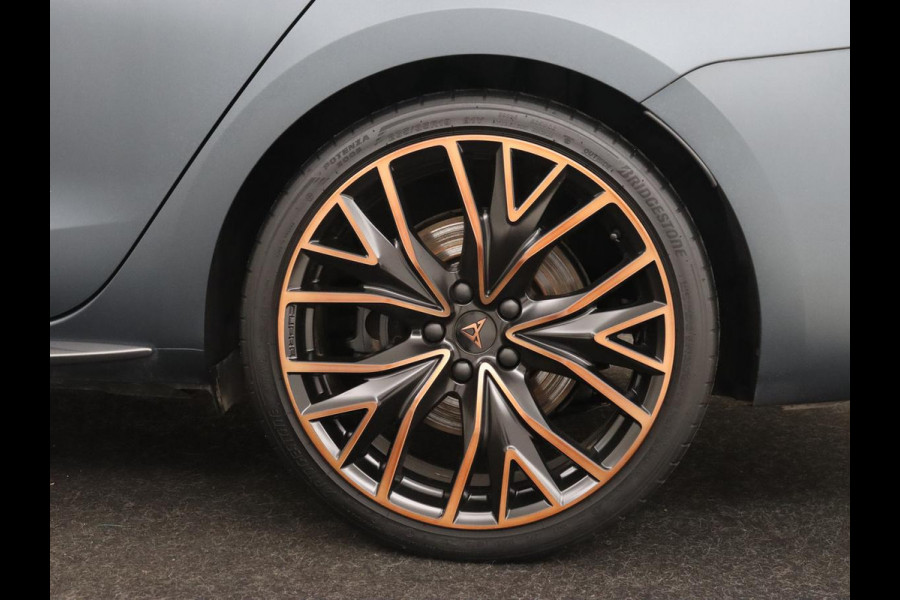 CUPRA Leon 1.4 eHybrid VZ | 245pk | Leder | Stoelverwarming | Camera | Carplay | Memory | Sfeerverlichting | Navigatie | Adaptive cruise | Keyless | Sportstoelen | Full LED | 19'' | PHEV | Plug In