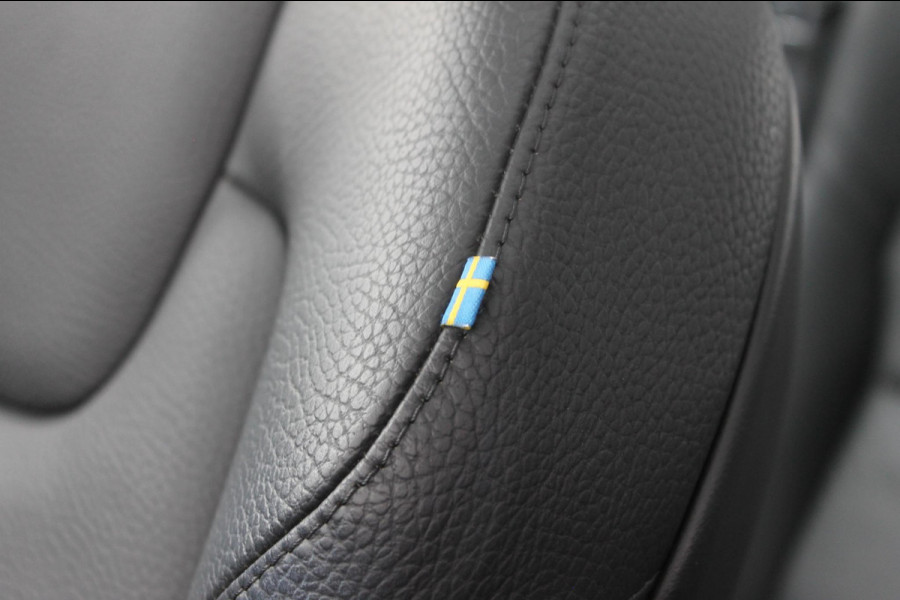 Volvo XC60 B5 250PK Automaat Momentum Exclusive Harman Kardon audio / Panormaisch schuif-kanteldak / Elektrisch met geheugen verstelbare voorstoelen