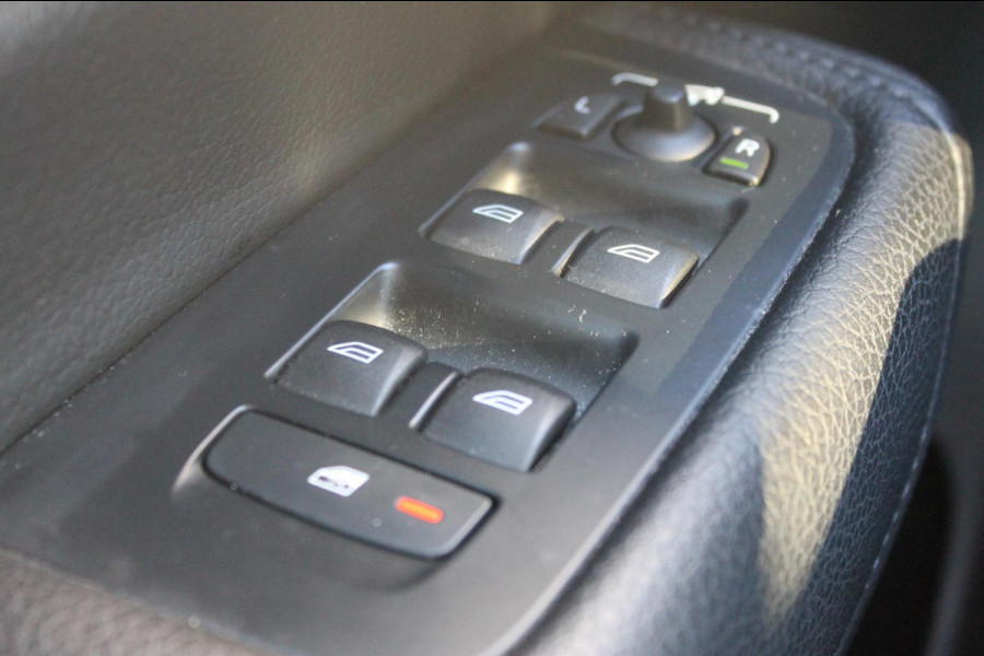 Volvo XC60 B5 250PK Automaat Momentum Exclusive Harman Kardon audio / Panormaisch schuif-kanteldak / Elektrisch met geheugen verstelbare voorstoelen
