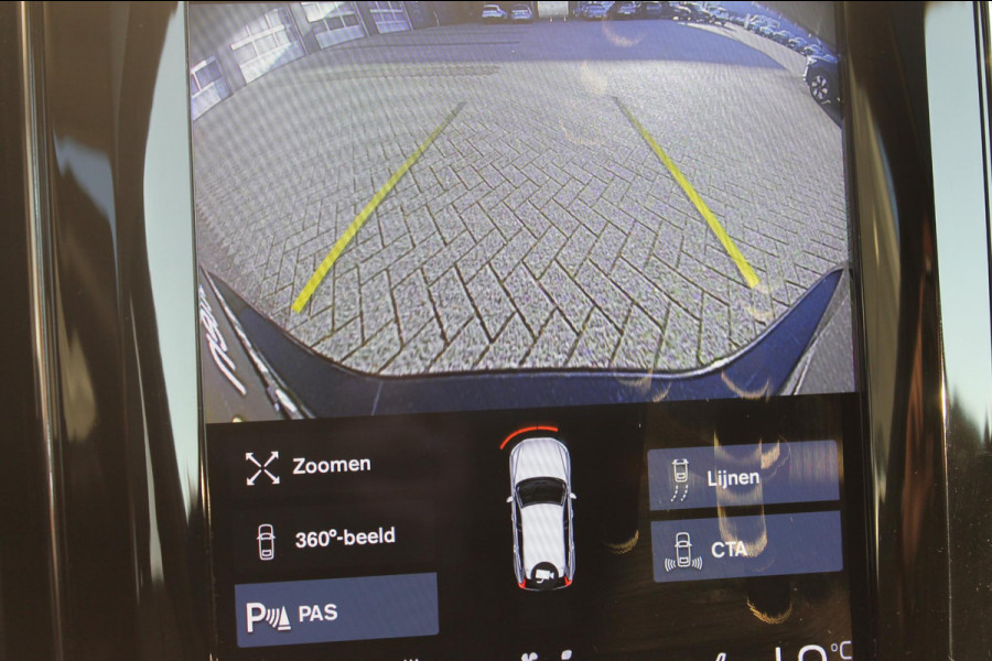 Volvo XC60 B5 250PK Automaat Momentum Exclusive Harman Kardon audio / Panormaisch schuif-kanteldak / Elektrisch met geheugen verstelbare voorstoelen