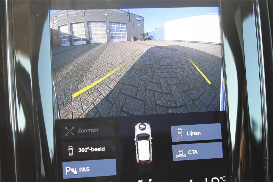 Volvo XC60 B5 250PK Automaat Momentum Exclusive Harman Kardon audio / Panormaisch schuif-kanteldak / Elektrisch met geheugen verstelbare voorstoelen