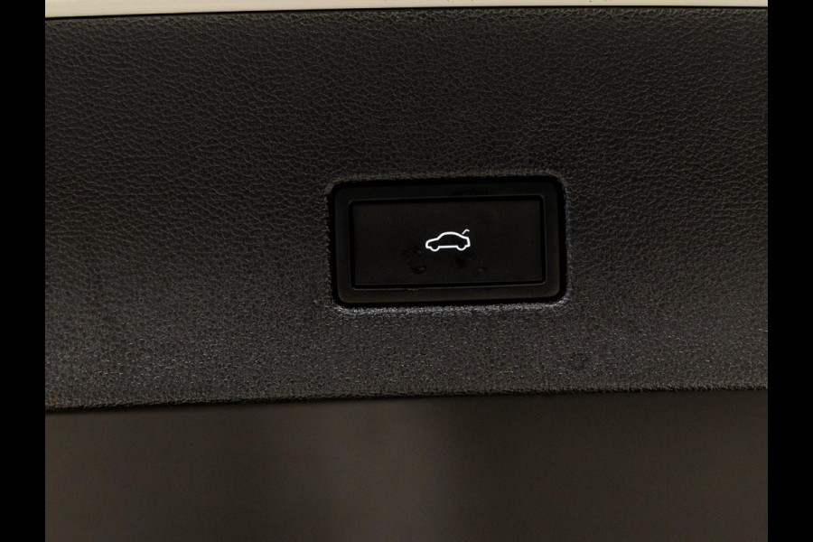 Volkswagen T-Roc 1.5 TSI R-Line Edition / 150pk / Panorama dak / Beats / Stoel en stuur verwarming /