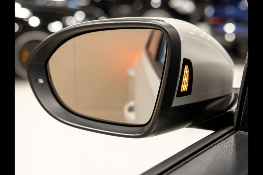 Volkswagen T-Roc 1.5 TSI R-Line Edition / 150pk / Panorama dak / Beats / Stoel en stuur verwarming /