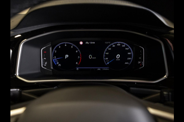 Volkswagen T-Roc 1.5 TSI R-Line Edition / 150pk / Panorama dak / Beats / Stoel en stuur verwarming /