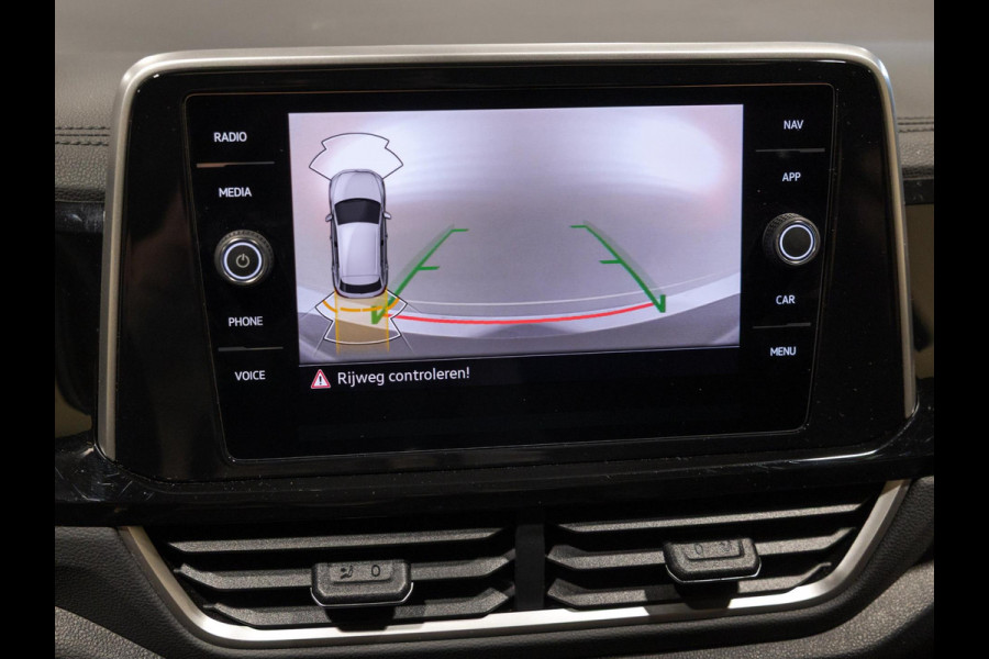 Volkswagen T-Roc 1.5 TSI R-Line Edition / 150pk / Panorama dak / Beats / Stoel en stuur verwarming /