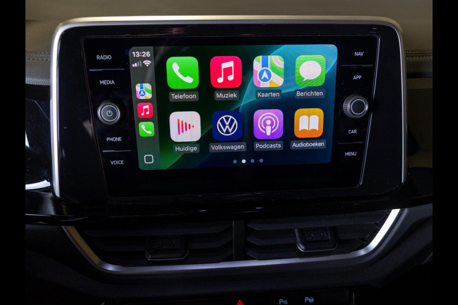 Volkswagen T-Roc 1.5 TSI R-Line Edition / 150pk / Panorama dak / Beats / Stoel en stuur verwarming /