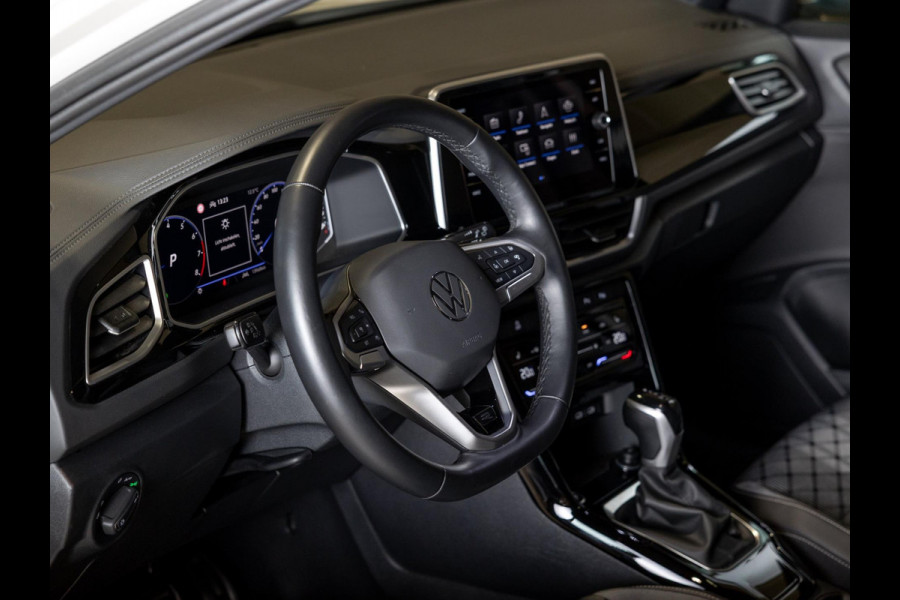 Volkswagen T-Roc 1.5 TSI R-Line Edition / 150pk / Panorama dak / Beats / Stoel en stuur verwarming /