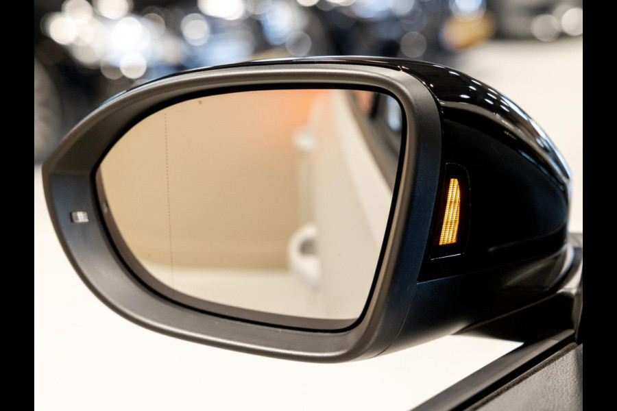 Volkswagen T-Roc 1.5 TSI R-Line Blackstyle / 150pk / Stoel en stuur verwarming / Achteruitrij camera / Keyless /