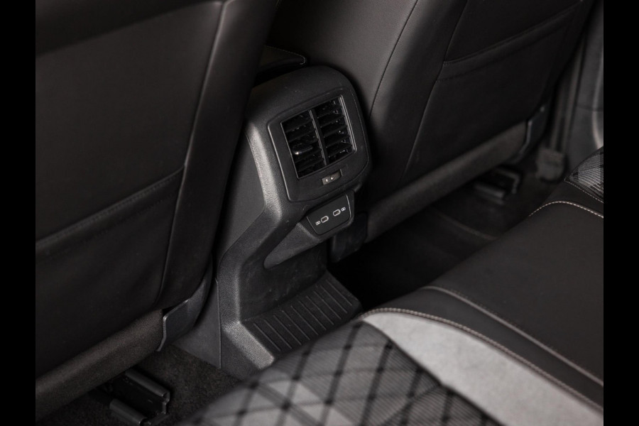 Volkswagen T-Roc 1.5 TSI R-Line Blackstyle / 150pk / Stoel en stuur verwarming / Achteruitrij camera / Keyless /