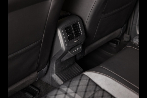 Volkswagen T-Roc 1.5 TSI R-Line Blackstyle / 150pk / Stoel en stuur verwarming / Achteruitrij camera / Keyless /