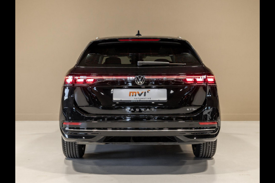 Volkswagen Passat Variant 1.5 eTSI Elegance Business / 150pk / Panorama dak / Trekhaak / Dodehoek / Stoel en stuur verwarming /