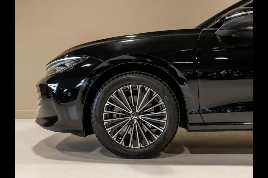 Volkswagen Passat Variant 1.5 eTSI Elegance Business / 150pk / Panorama dak / Trekhaak / Dodehoek / Stoel en stuur verwarming /