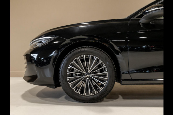 Volkswagen Passat Variant 1.5 eTSI Elegance Business / 150pk / Panorama dak / Trekhaak / Dodehoek / Stoel en stuur verwarming /