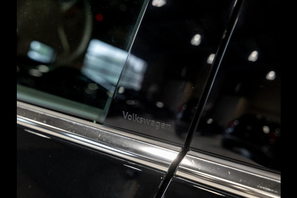 Volkswagen Passat Variant 1.5 eTSI Elegance Business / 150pk / Panorama dak / Trekhaak / Dodehoek / Stoel en stuur verwarming /