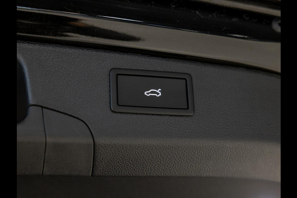 Volkswagen Passat Variant 1.5 eTSI Elegance Business / 150pk / Panorama dak / Trekhaak / Dodehoek / Stoel en stuur verwarming /