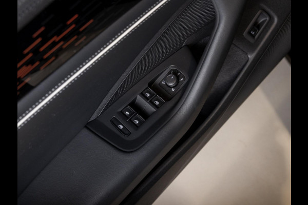 Volkswagen Passat Variant 1.5 eTSI Elegance Business / 150pk / Panorama dak / Trekhaak / Dodehoek / Stoel en stuur verwarming /