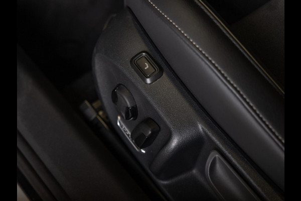 Volkswagen Passat Variant 1.5 eTSI Elegance Business / 150pk / Panorama dak / Trekhaak / Dodehoek / Stoel en stuur verwarming /