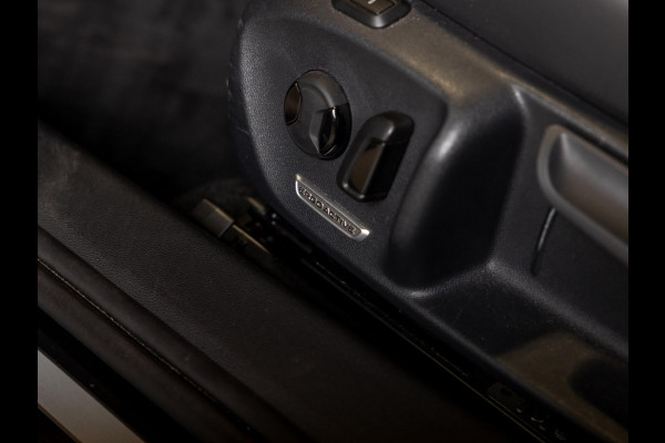 Volkswagen Passat Variant 1.5 eTSI Elegance Business / 150pk / Panorama dak / Trekhaak / Dodehoek / Stoel en stuur verwarming /