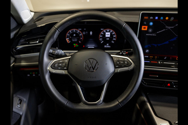 Volkswagen Passat Variant 1.5 eTSI Elegance Business / 150pk / Panorama dak / Trekhaak / Dodehoek / Stoel en stuur verwarming /