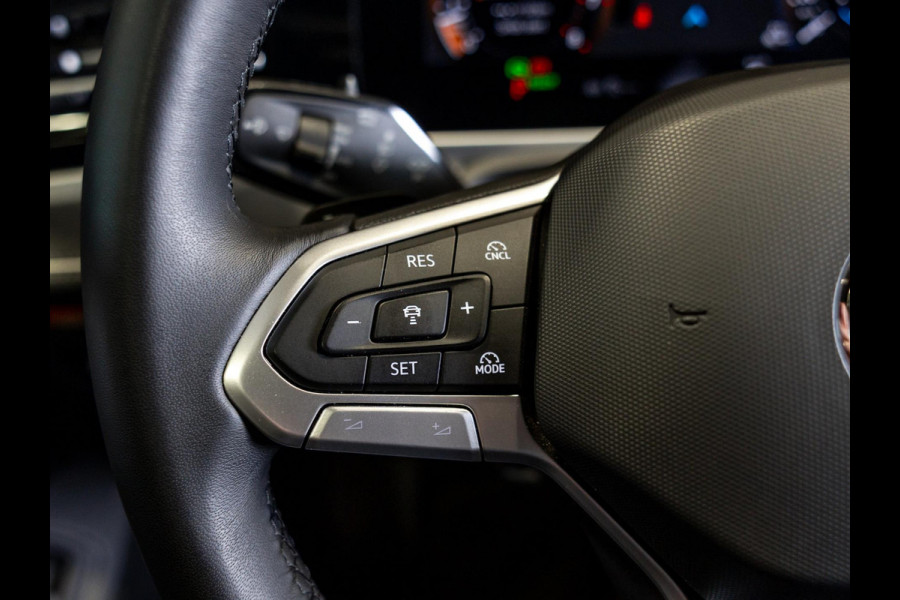 Volkswagen Passat Variant 1.5 eTSI Elegance Business / 150pk / Panorama dak / Trekhaak / Dodehoek / Stoel en stuur verwarming /