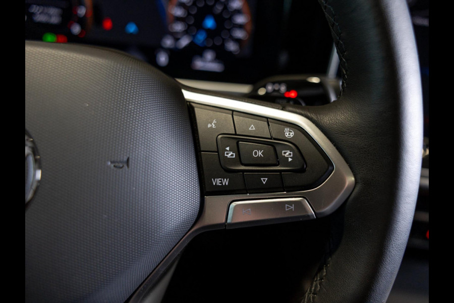 Volkswagen Passat Variant 1.5 eTSI Elegance Business / 150pk / Panorama dak / Trekhaak / Dodehoek / Stoel en stuur verwarming /