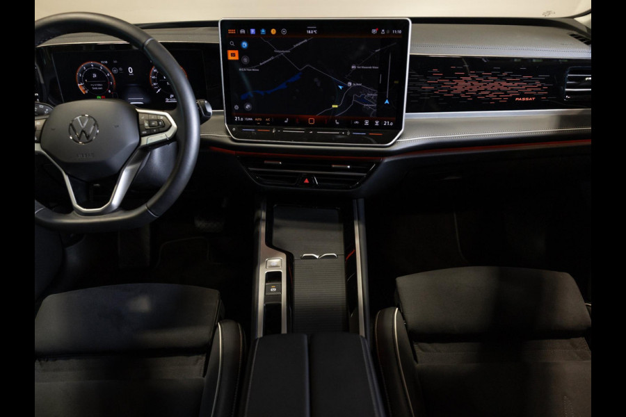 Volkswagen Passat Variant 1.5 eTSI Elegance Business / 150pk / Panorama dak / Trekhaak / Dodehoek / Stoel en stuur verwarming /