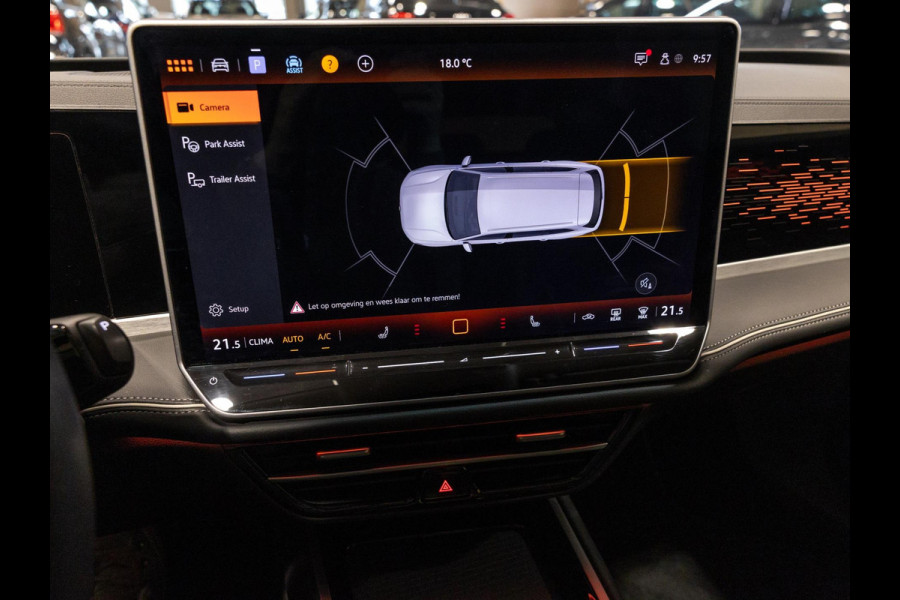 Volkswagen Passat Variant 1.5 eTSI Elegance Business / 150pk / Panorama dak / Trekhaak / Dodehoek / Stoel en stuur verwarming /