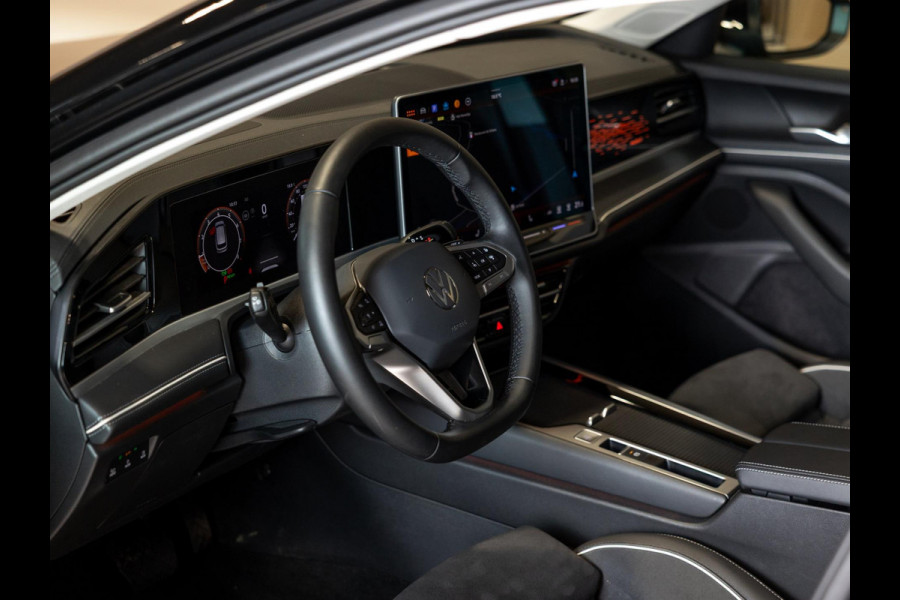 Volkswagen Passat Variant 1.5 eTSI Elegance Business / 150pk / Panorama dak / Trekhaak / Dodehoek / Stoel en stuur verwarming /