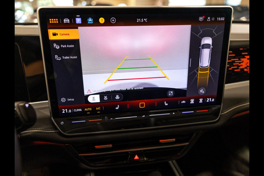 Volkswagen Passat Variant 1.5 eTSI Elegance Business / 150pk / Panorama dak / Trekhaak / Dodehoek / Stoel en stuur verwarming /