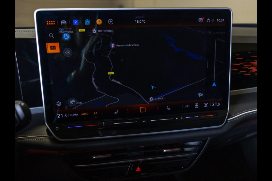 Volkswagen Passat Variant 1.5 eTSI Elegance Business / 150pk / Panorama dak / Trekhaak / Dodehoek / Stoel en stuur verwarming /