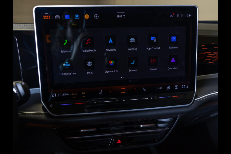 Volkswagen Passat Variant 1.5 eTSI Elegance Business / 150pk / Panorama dak / Trekhaak / Dodehoek / Stoel en stuur verwarming /