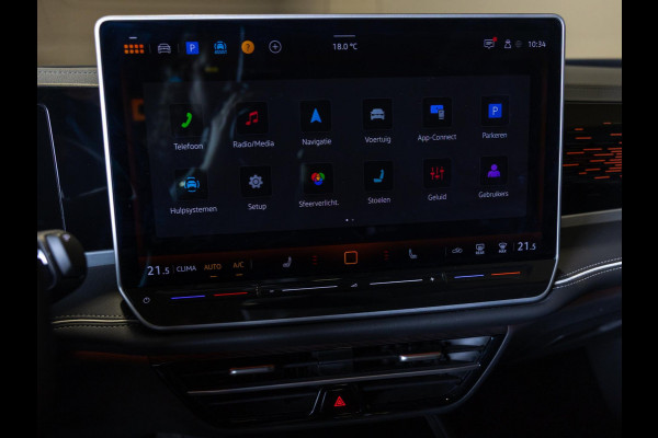 Volkswagen Passat Variant 1.5 eTSI Elegance Business / 150pk / Panorama dak / Trekhaak / Dodehoek / Stoel en stuur verwarming /