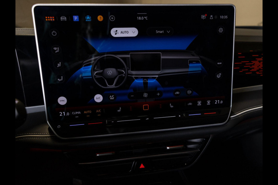 Volkswagen Passat Variant 1.5 eTSI Elegance Business / 150pk / Panorama dak / Trekhaak / Dodehoek / Stoel en stuur verwarming /