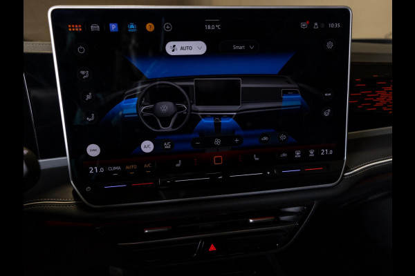 Volkswagen Passat Variant 1.5 eTSI Elegance Business / 150pk / Panorama dak / Trekhaak / Dodehoek / Stoel en stuur verwarming /