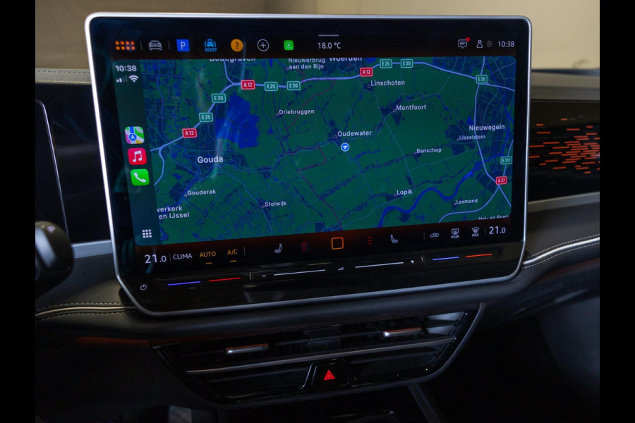 Volkswagen Passat Variant 1.5 eTSI Elegance Business / 150pk / Panorama dak / Trekhaak / Dodehoek / Stoel en stuur verwarming /