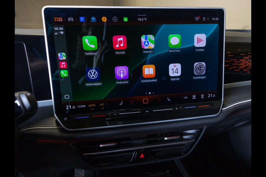 Volkswagen Passat Variant 1.5 eTSI Elegance Business / 150pk / Panorama dak / Trekhaak / Dodehoek / Stoel en stuur verwarming /