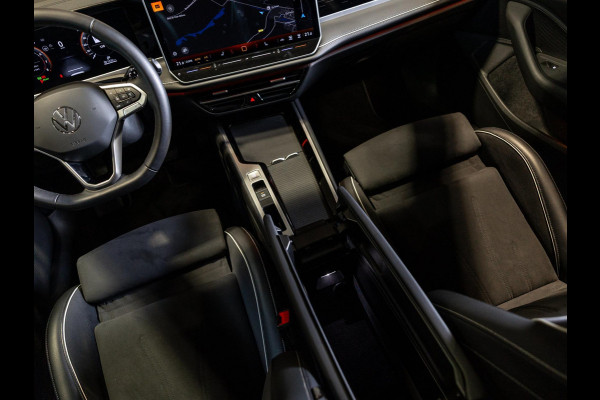 Volkswagen Passat Variant 1.5 eTSI Elegance Business / 150pk / Panorama dak / Trekhaak / Dodehoek / Stoel en stuur verwarming /