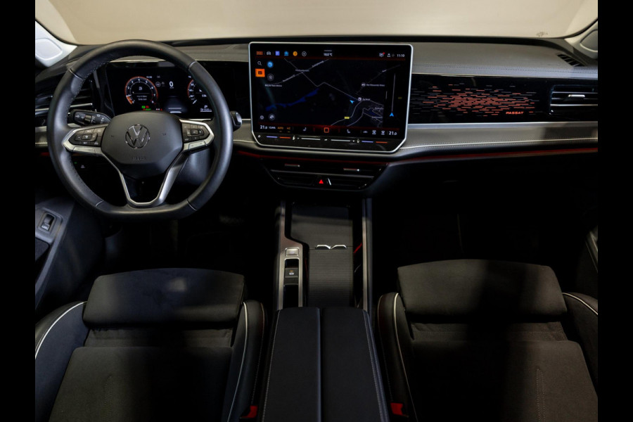 Volkswagen Passat Variant 1.5 eTSI Elegance Business / 150pk / Panorama dak / Trekhaak / Dodehoek / Stoel en stuur verwarming /