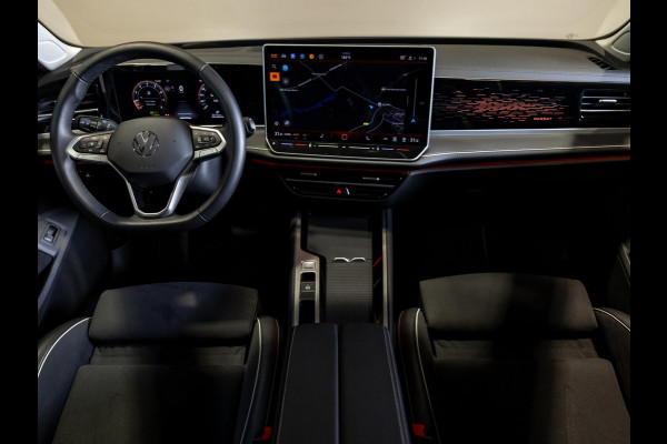 Volkswagen Passat Variant 1.5 eTSI Elegance Business / 150pk / Panorama dak / Trekhaak / Dodehoek / Stoel en stuur verwarming /