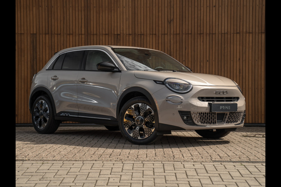 Fiat 600 1.2 Hybrid La Prima 145pk | Full option | CarPlay | Sabbia - Sand