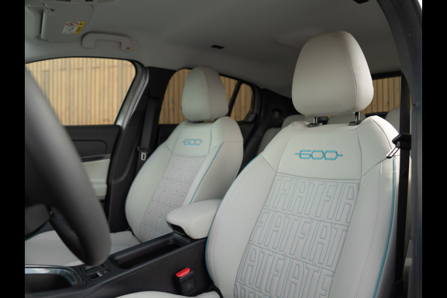 Fiat 600 1.2 Hybrid La Prima 145pk | Full option | CarPlay | Sabbia - Sand