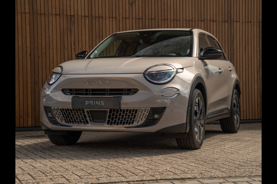Fiat 600 1.2 Hybrid La Prima 145pk | Full option | CarPlay | Sabbia - Sand