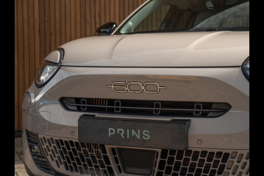 Fiat 600 1.2 Hybrid La Prima 145pk | Full option | CarPlay | Sabbia - Sand