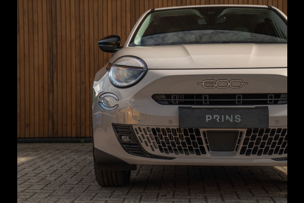 Fiat 600 1.2 Hybrid La Prima 145pk | Full option | CarPlay | Sabbia - Sand