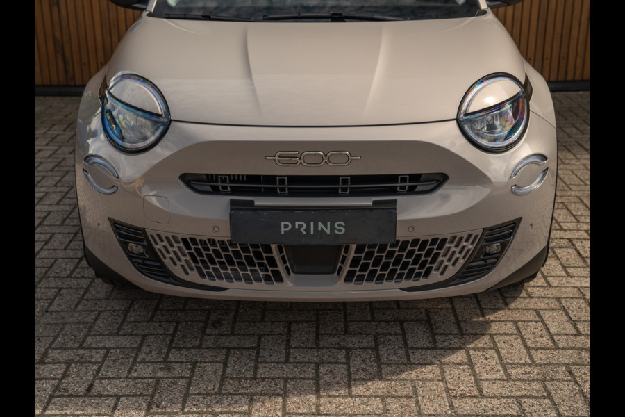 Fiat 600 1.2 Hybrid La Prima 145pk | Full option | CarPlay | Sabbia - Sand