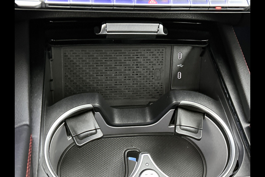 Mercedes-Benz GLE Mercedes-AMG 53 Hybrid 4MATIC+ Premium AMG Premium | Night Pakket | 22 Inch Velgen | Trekhaak | Panorama Schuif-Kanteldak. Inclusief 24 maanden Mercedes-Benz Certified garantie voor Europa.